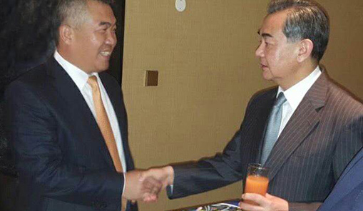 2016年8月中华人民共和国外交部长王毅与工业园董事长张志刚洽谈